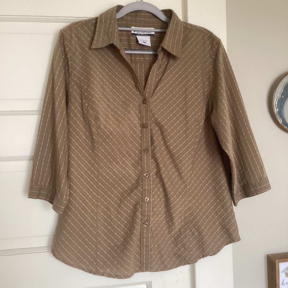 Columbia fitted cotton stretch blouse shirt size 3/4 sleeve. Large Like New